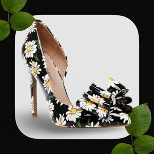 BETSEY JOHNSON  SIZE 7  Daisy-Printed Pumps